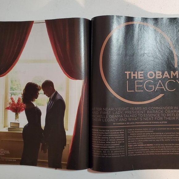 ESSENCE MAGAZINE. OCTOBER 2016. THE OBAMAS. - Picture 2 of 4